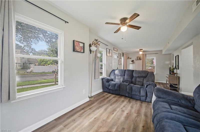 Photo 8 of 33 residential for sale in Portsmouth virginia
