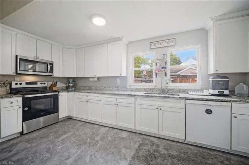Photo 9 of 33 residential for sale in Portsmouth virginia