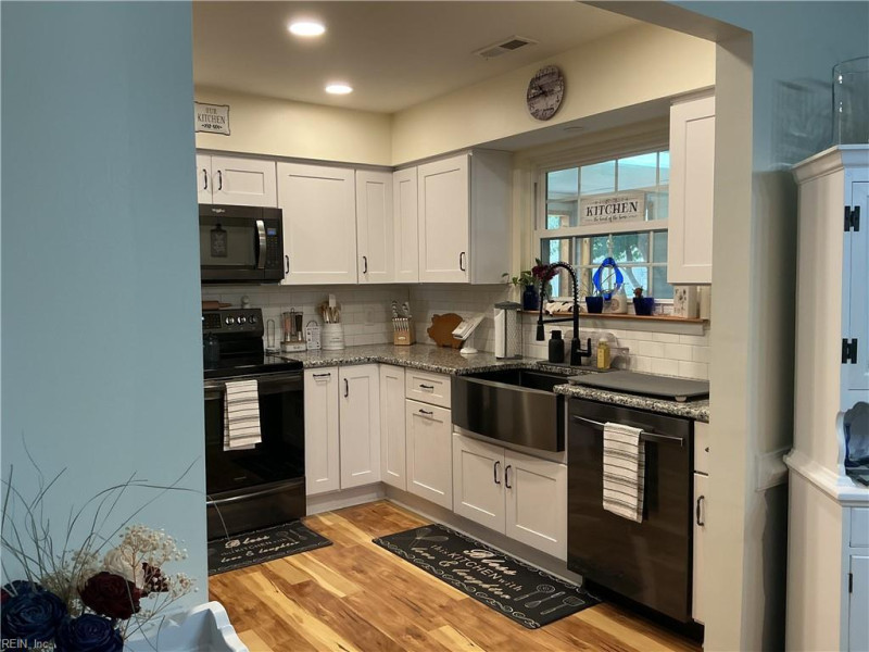 Photo 14 of 42 residential for sale in Newport News virginia