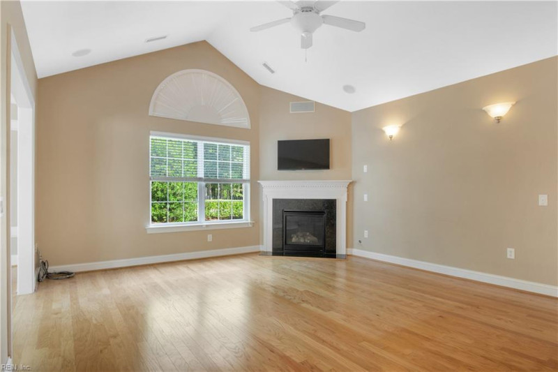 Photo 10 of 40 residential for sale in York County virginia