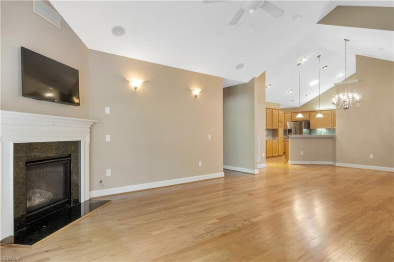 Photo 13 of 40 residential for sale in York County virginia