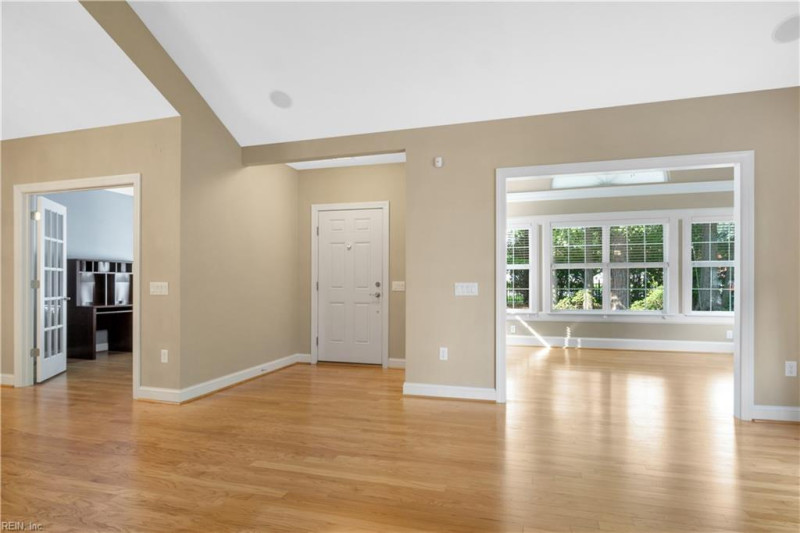 Photo 15 of 40 residential for sale in York County virginia