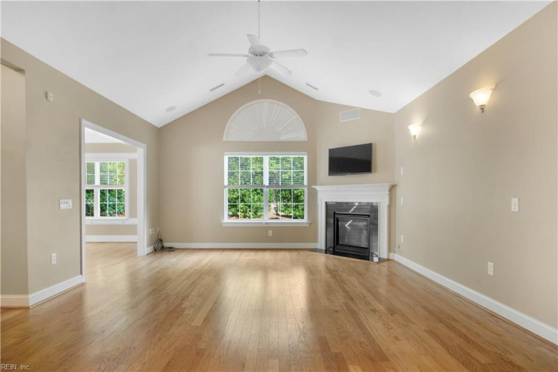 Photo 16 of 40 residential for sale in York County virginia