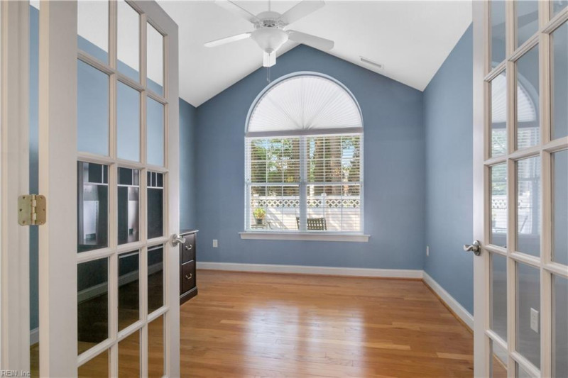 Photo 17 of 40 residential for sale in York County virginia