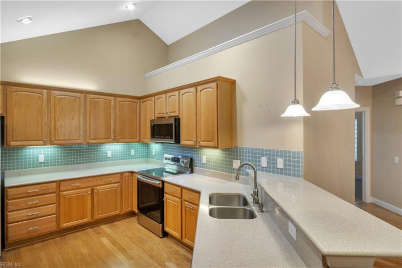 Photo 25 of 40 residential for sale in York County virginia