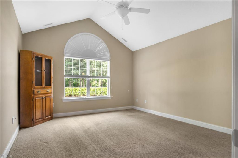 Photo 31 of 40 residential for sale in York County virginia