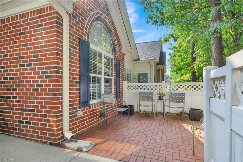 Photo 6 of 40 residential for sale in York County virginia