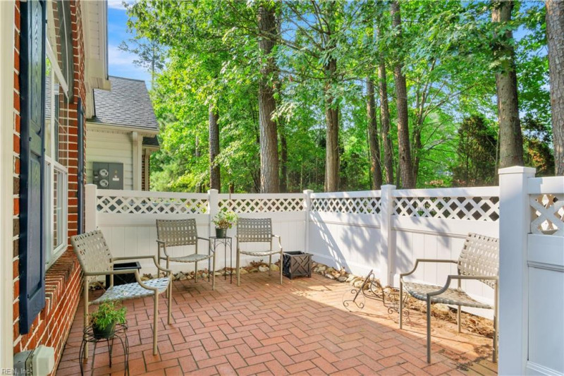 Photo 7 of 40 residential for sale in York County virginia