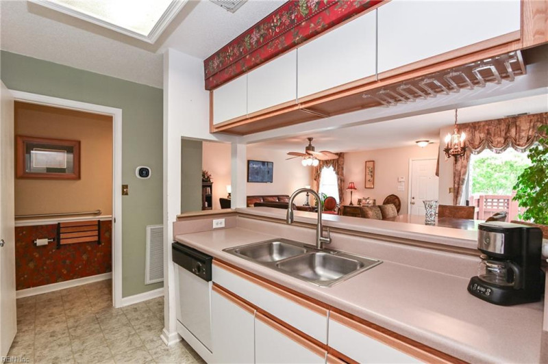 Photo 18 of 48 residential for sale in Portsmouth virginia