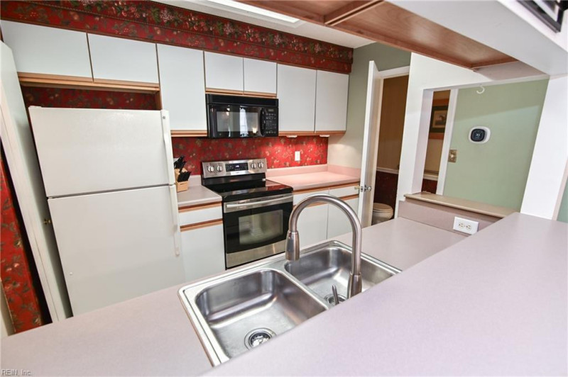 Photo 19 of 48 residential for sale in Portsmouth virginia