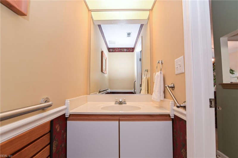 Photo 21 of 48 residential for sale in Portsmouth virginia