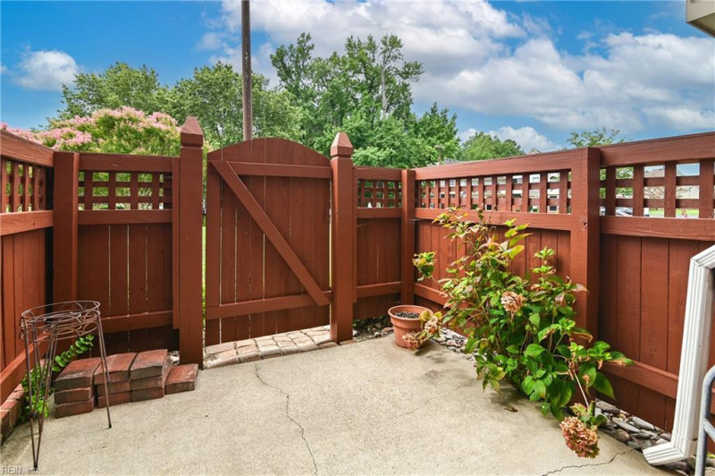 Photo 3 of 48 residential for sale in Portsmouth virginia