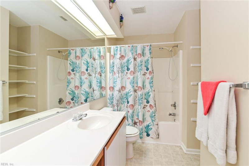 Photo 31 of 48 residential for sale in Portsmouth virginia