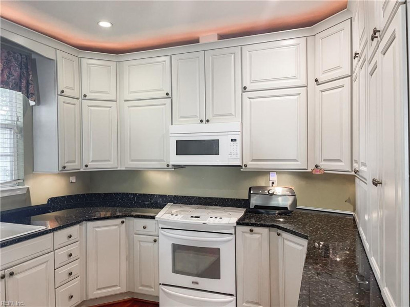 Photo 3 of 24 residential for sale in Chesapeake virginia