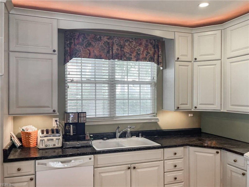 Photo 5 of 24 residential for sale in Chesapeake virginia