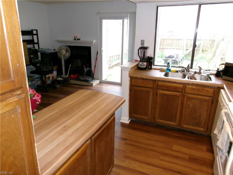 Photo 4 of 23 residential for sale in Virginia Beach virginia