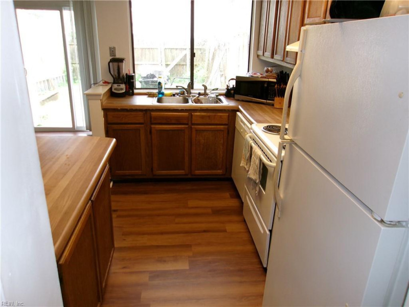 Photo 5 of 23 residential for sale in Virginia Beach virginia