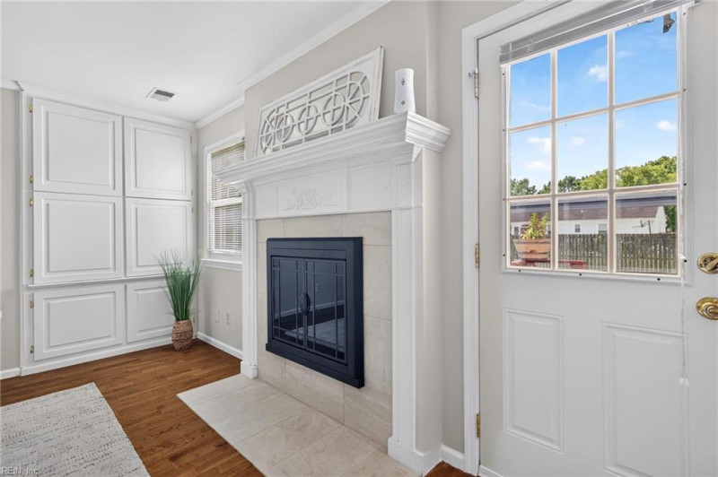 Photo 7 of 30 residential for sale in Chesapeake virginia