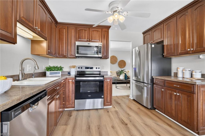 Photo 9 of 30 residential for sale in Chesapeake virginia