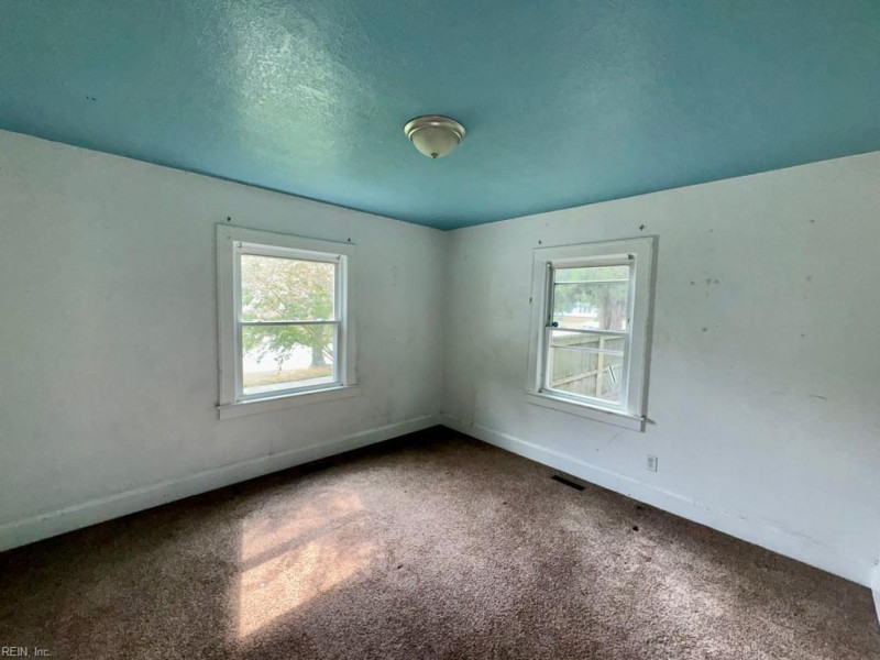 Photo 10 of 17 residential for sale in Portsmouth virginia
