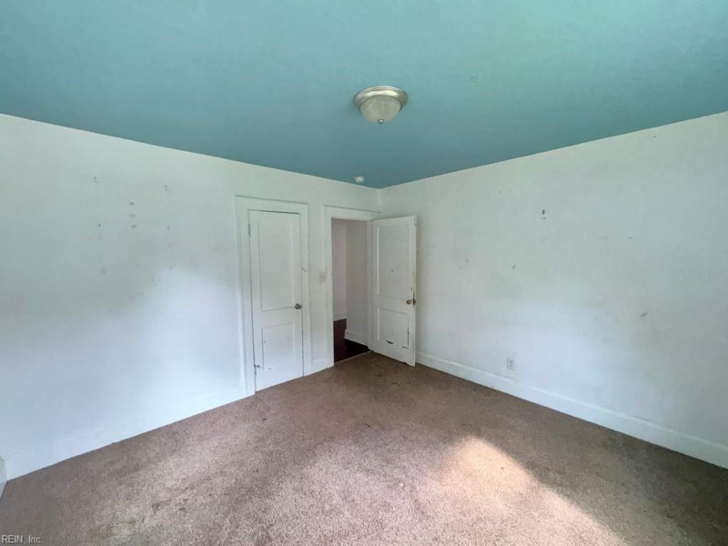 Photo 11 of 17 residential for sale in Portsmouth virginia