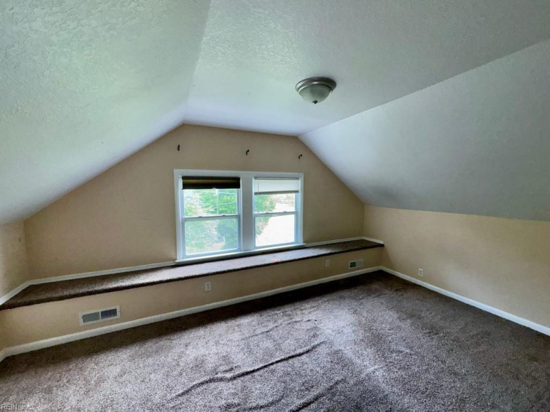 Photo 12 of 17 residential for sale in Portsmouth virginia