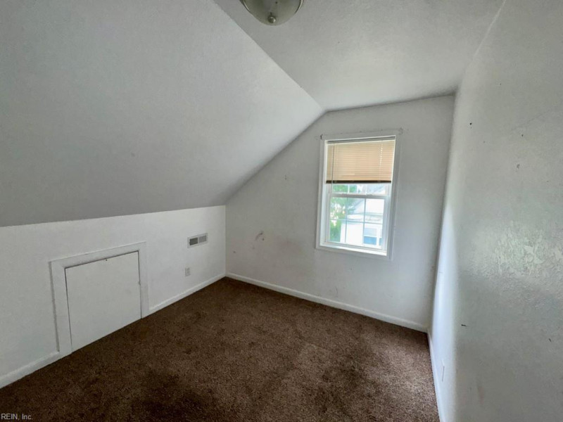 Photo 14 of 17 residential for sale in Portsmouth virginia