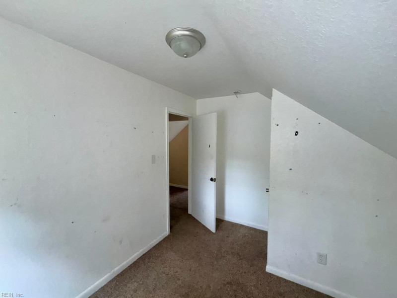 Photo 15 of 17 residential for sale in Portsmouth virginia