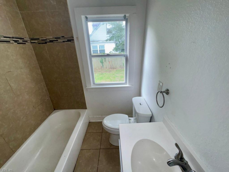Photo 16 of 17 residential for sale in Portsmouth virginia