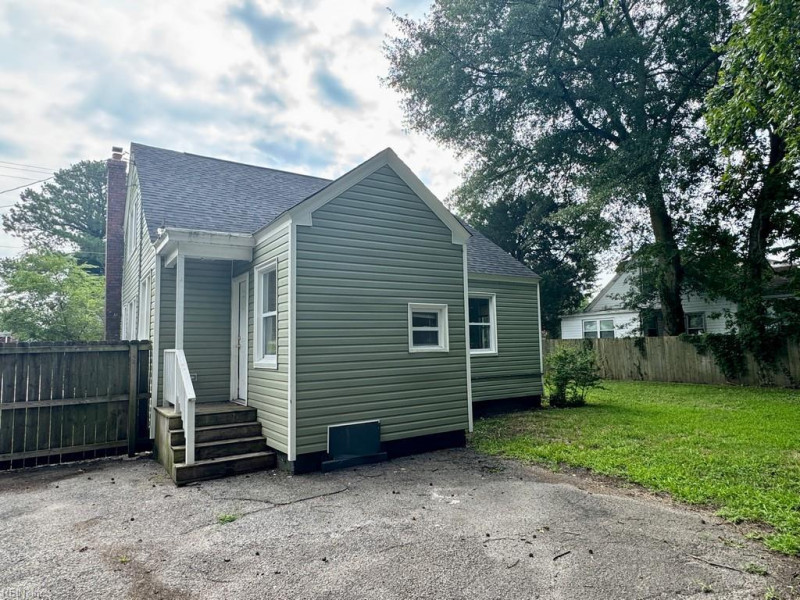 Photo 2 of 17 residential for sale in Portsmouth virginia