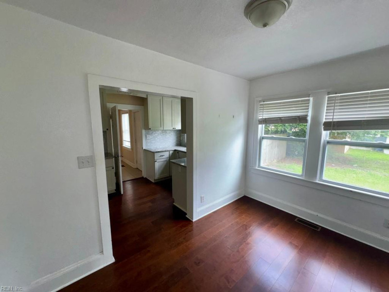 Photo 5 of 17 residential for sale in Portsmouth virginia