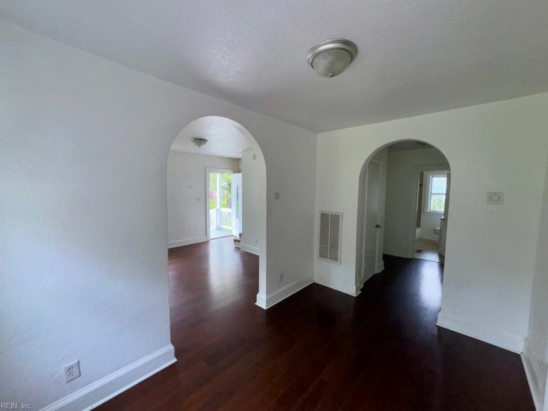Photo 6 of 17 residential for sale in Portsmouth virginia