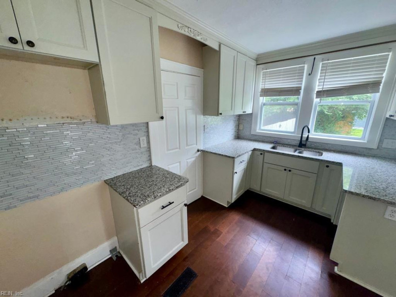 Photo 7 of 17 residential for sale in Portsmouth virginia