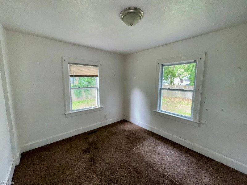 Photo 8 of 17 residential for sale in Portsmouth virginia