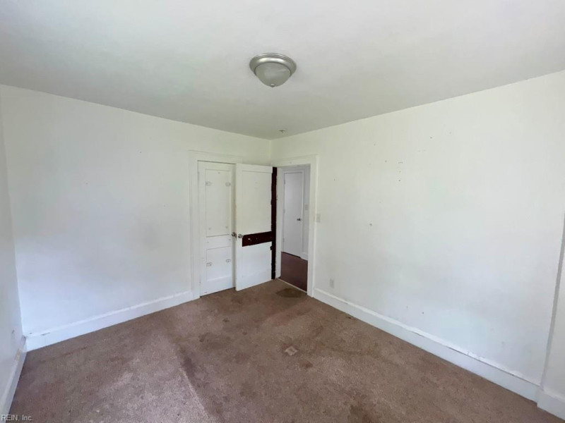 Photo 9 of 17 residential for sale in Portsmouth virginia