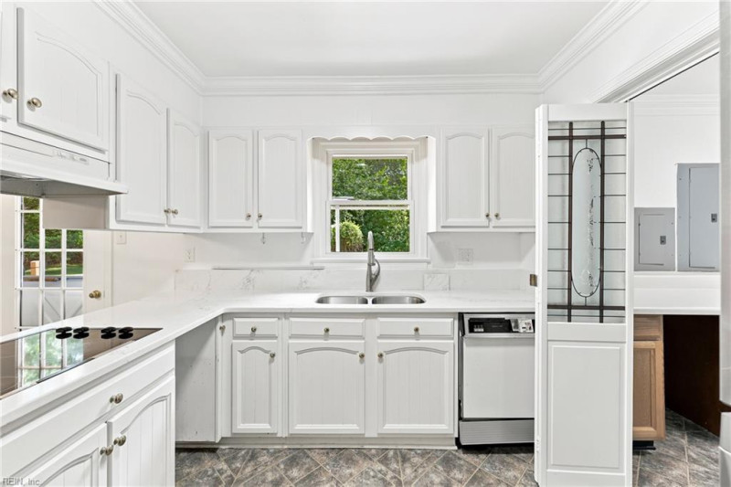 Photo 17 of 41 residential for sale in Hampton virginia