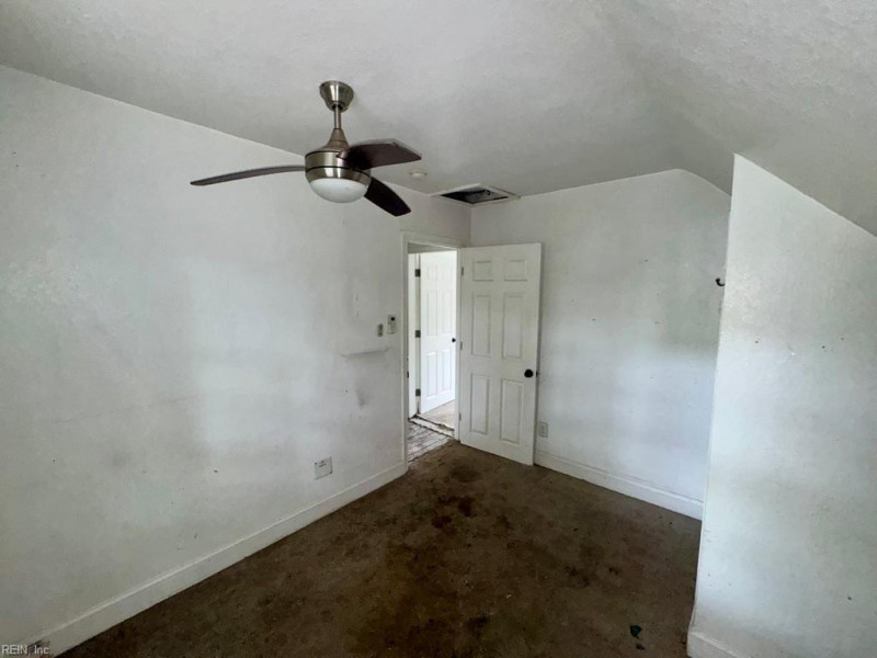 Photo 11 of 13 residential for sale in Portsmouth virginia