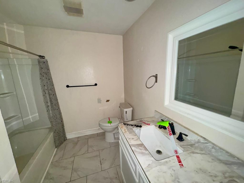 Photo 12 of 13 residential for sale in Portsmouth virginia