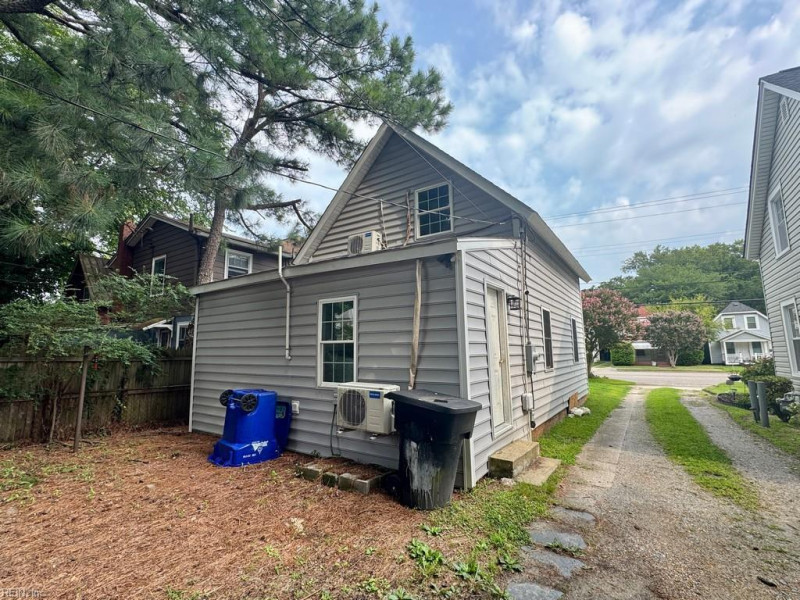 Photo 2 of 13 residential for sale in Portsmouth virginia