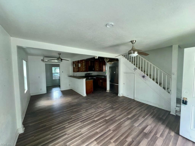 Photo 3 of 13 residential for sale in Portsmouth virginia
