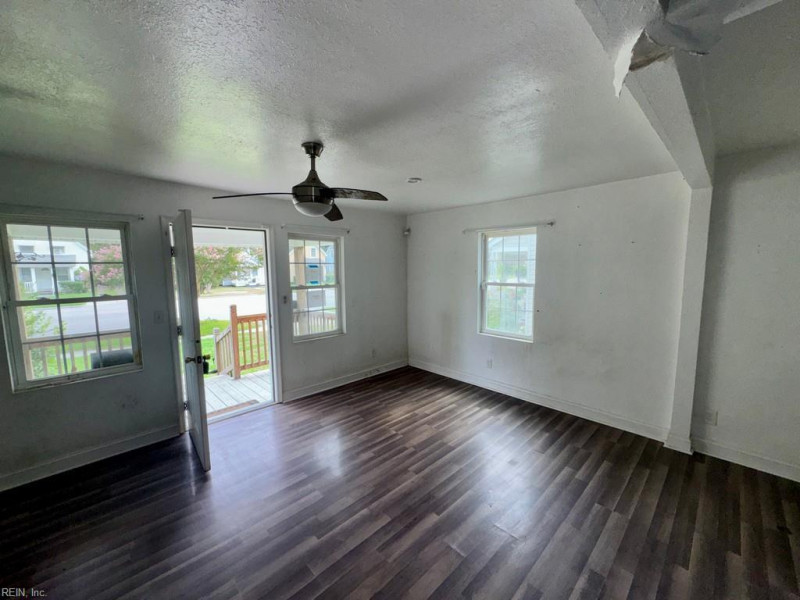 Photo 4 of 13 residential for sale in Portsmouth virginia