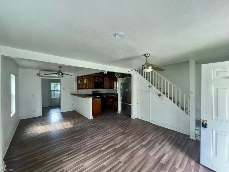 Photo 5 of 13 residential for sale in Portsmouth virginia