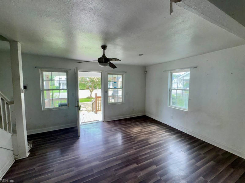 Photo 7 of 13 residential for sale in Portsmouth virginia