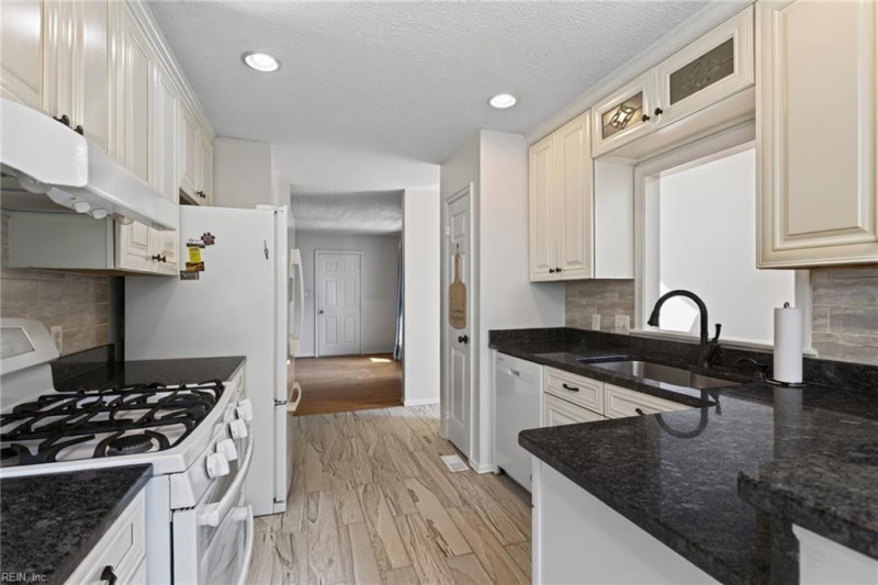 Photo 16 of 47 residential for sale in Newport News virginia