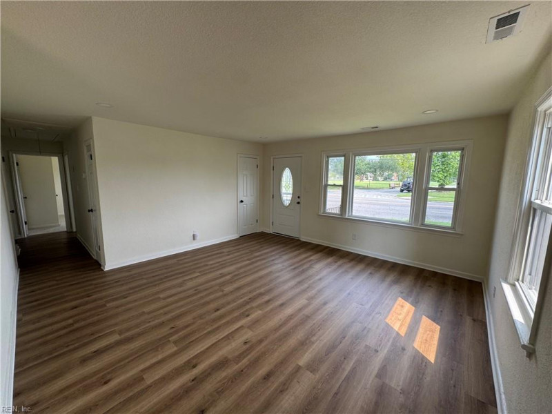Photo 4 of 21 residential for sale in Norfolk virginia
