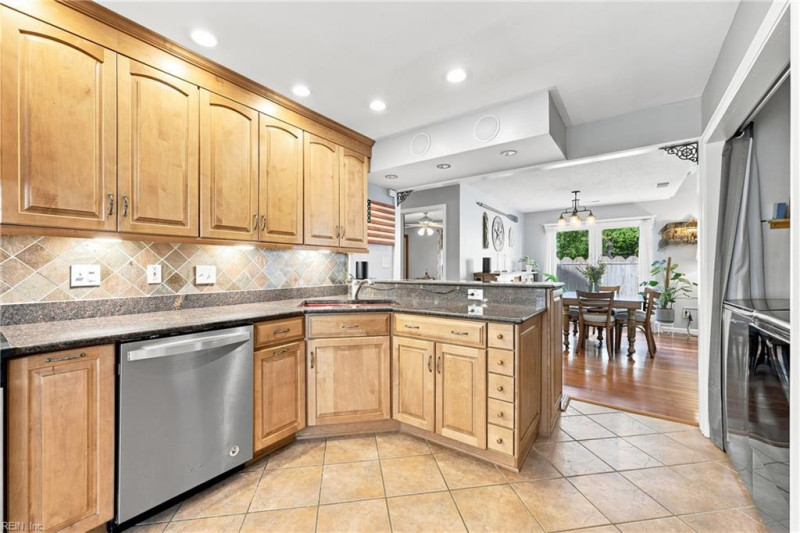 Photo 14 of 50 residential for sale in Virginia Beach virginia