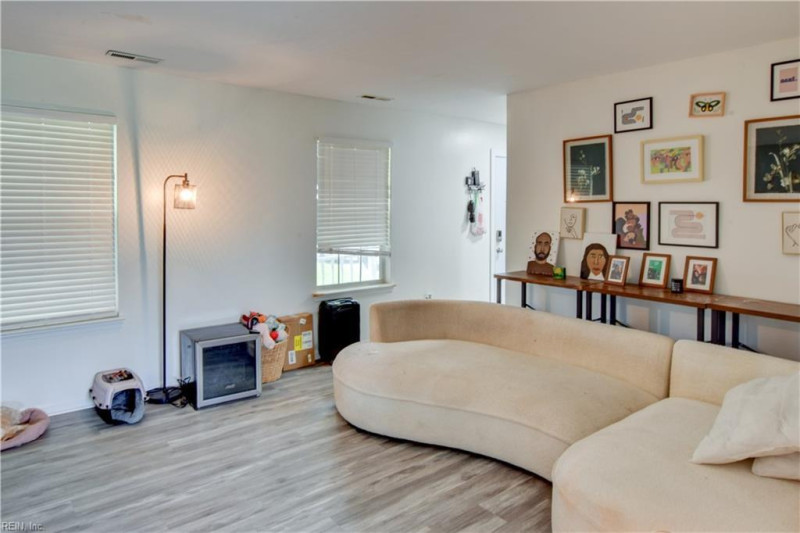 Photo 3 of 12 residential for sale in Chesapeake virginia