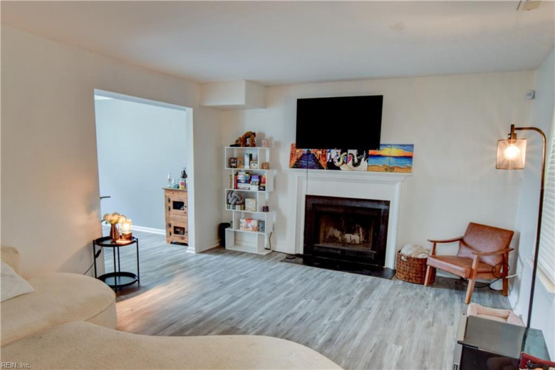 Photo 4 of 12 residential for sale in Chesapeake virginia