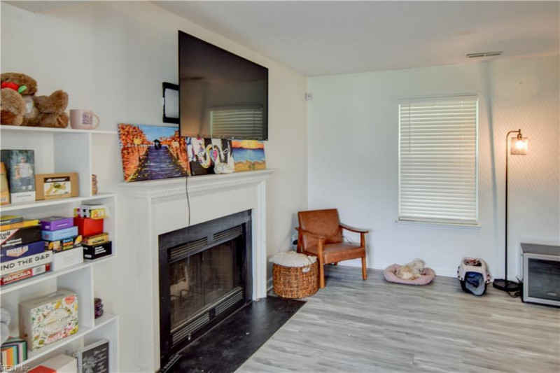 Photo 5 of 12 residential for sale in Chesapeake virginia