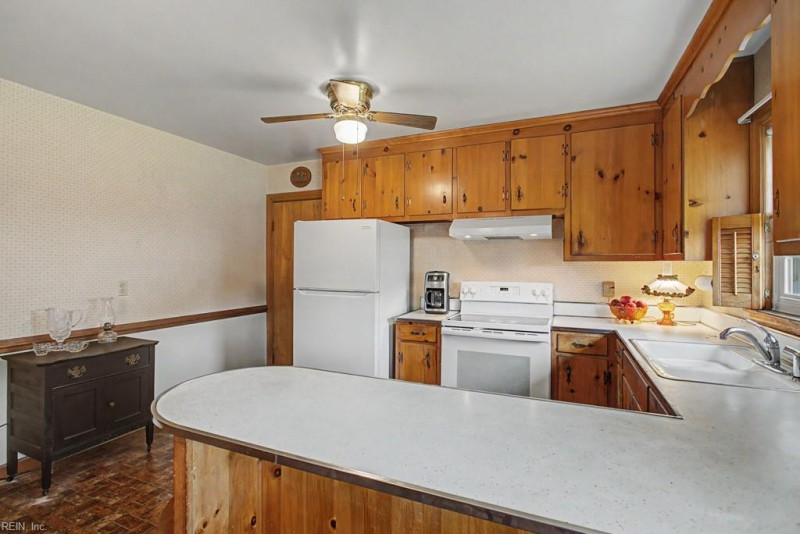 Photo 12 of 25 residential for sale in Hampton virginia